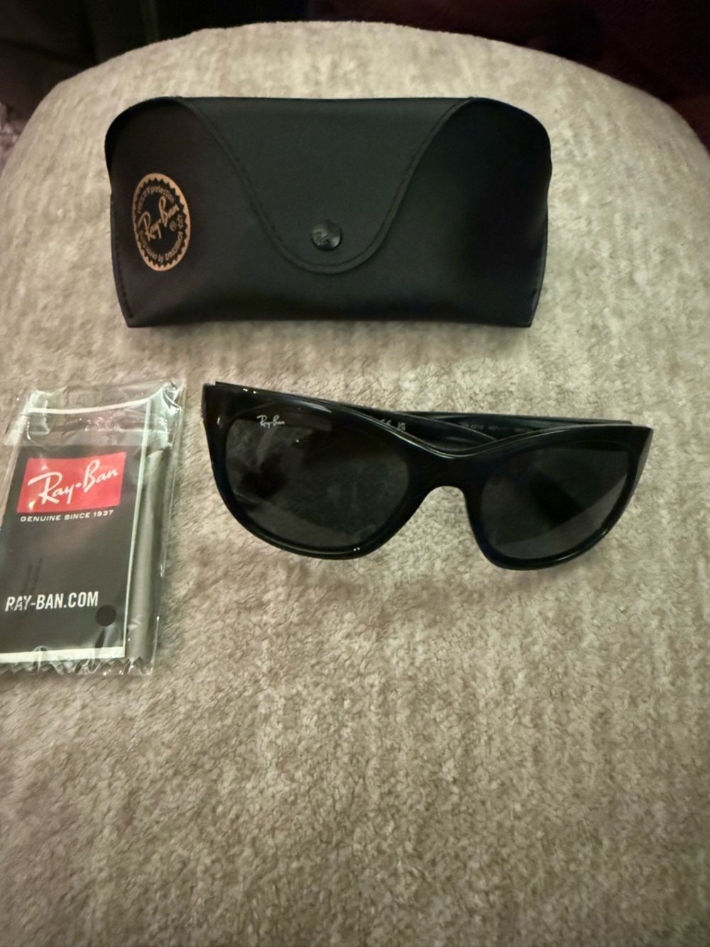 Ray-Ban 4216 Black Gloss Cat-Eye Sunglasses Dark Green Lens with Case Box
